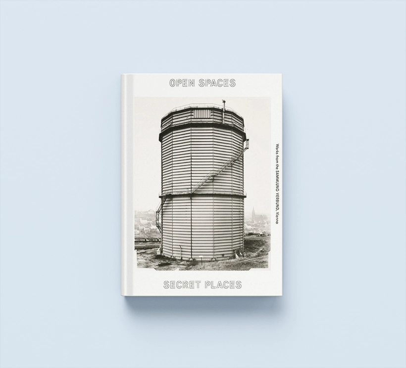 The work catalog for the open spaces / secret places exhibition from 2016 shows the exhibition name in a futuristic typography. In the center of the cover is a black and white depiction of a tall, windowless tower.